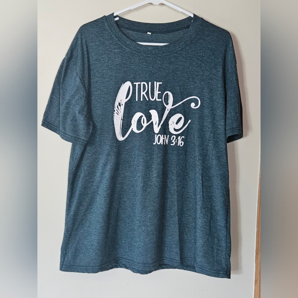 XL WOMANS " TRUE  LOVE " JOHN 3:16  SHORT SLEEVE TOP